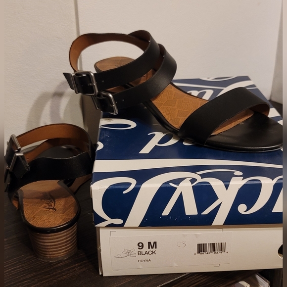 Lucky Brand Shoes - Sandals